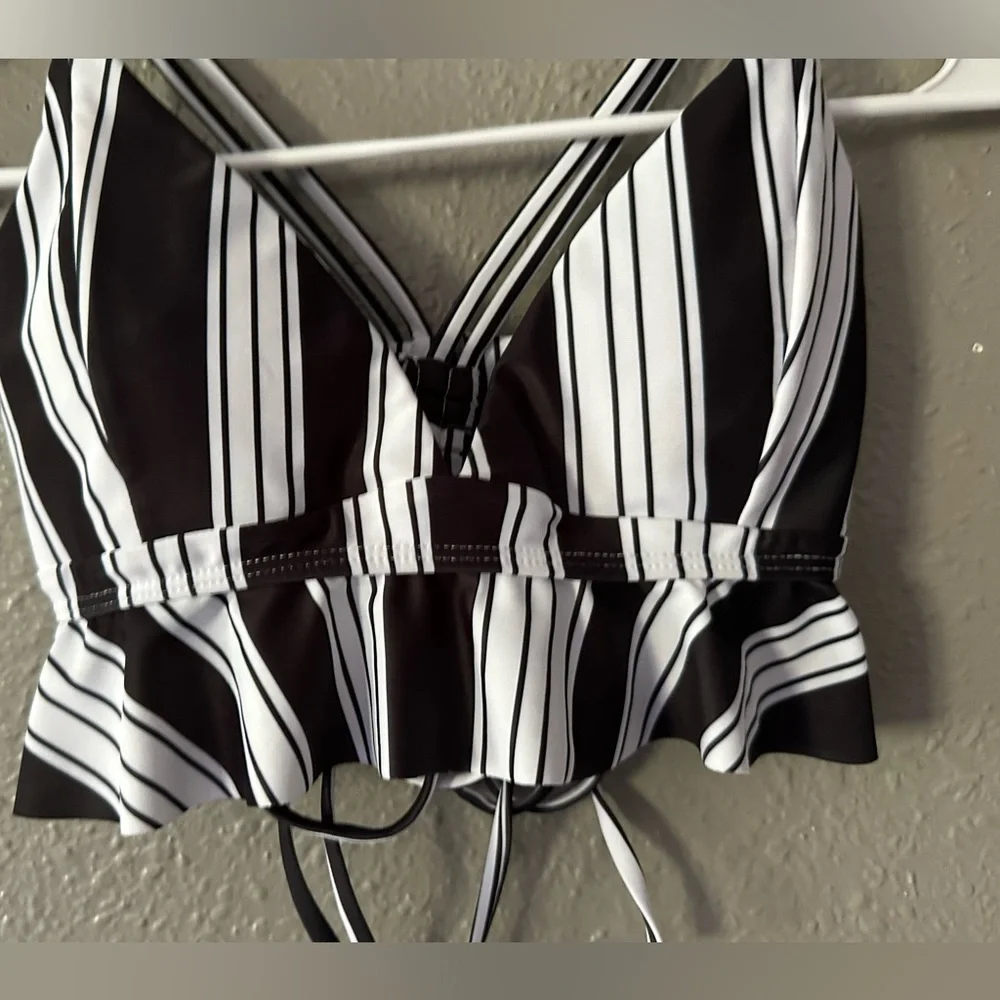 SHEIN Woman’s Size S Two Piece Bathing Suit Black and White NWOT - Picture 2 of 14
